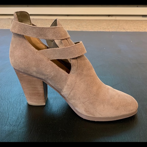 Michael Kors Suede Walden Booty Like New Condition - Picture 2 of 4